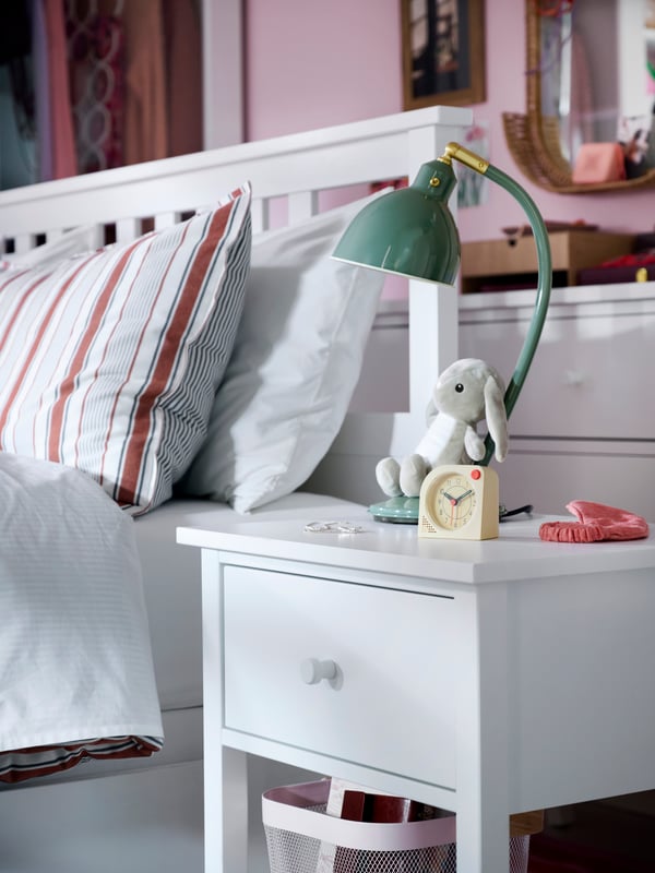 GULLABERG طاولة سرير جانبية, مع درج واحد مع رف/أبيض, 53x43x69 سم