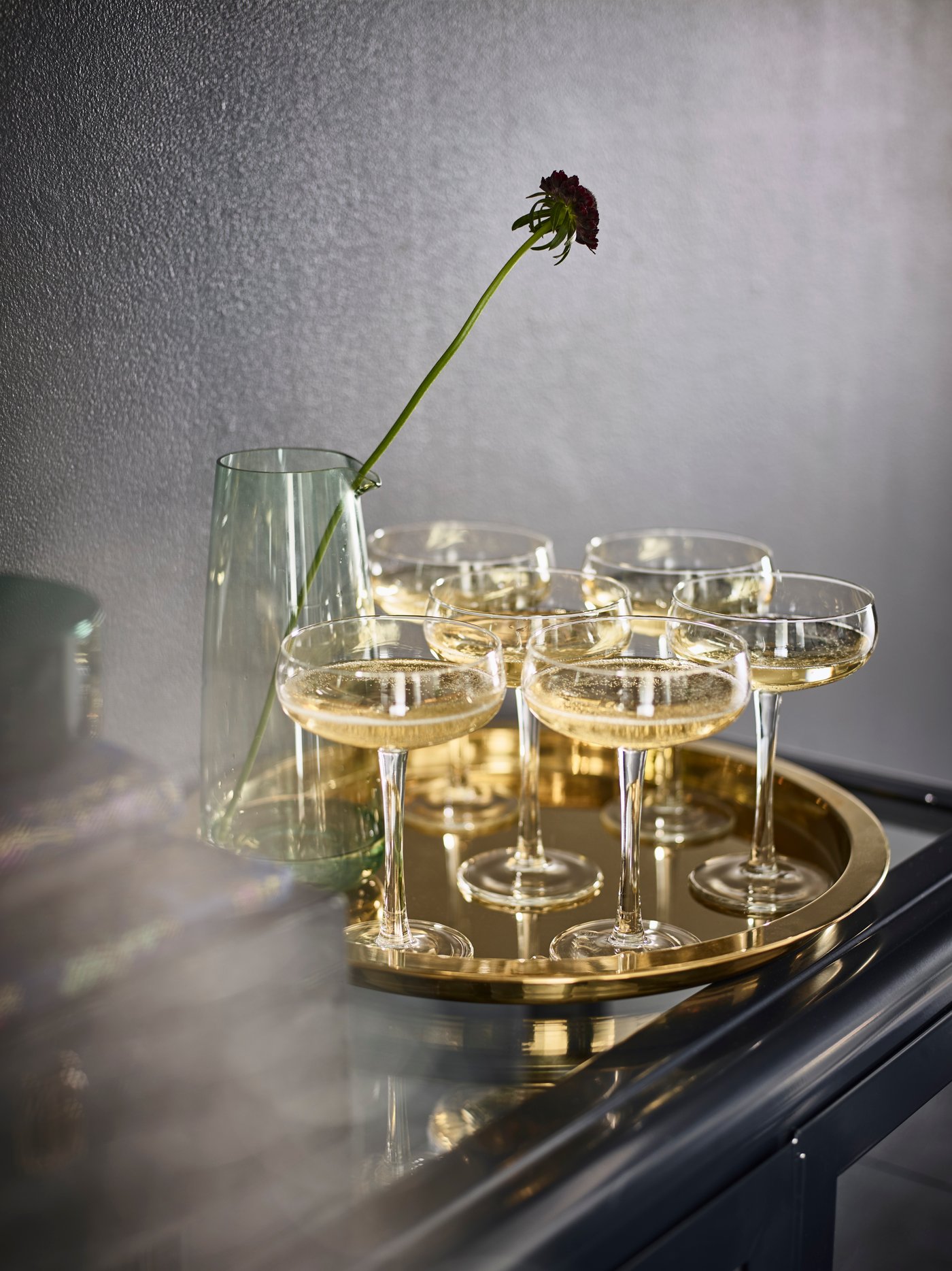Une coupe à champagne STORHET en verre clair dans la salle à manger