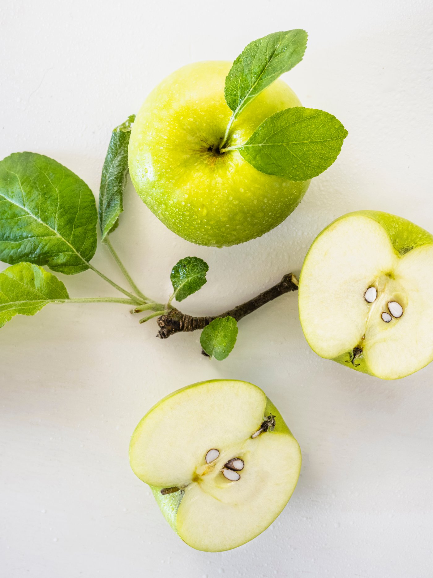 An Apple light green LOTSFÅGEL scented candle in glass