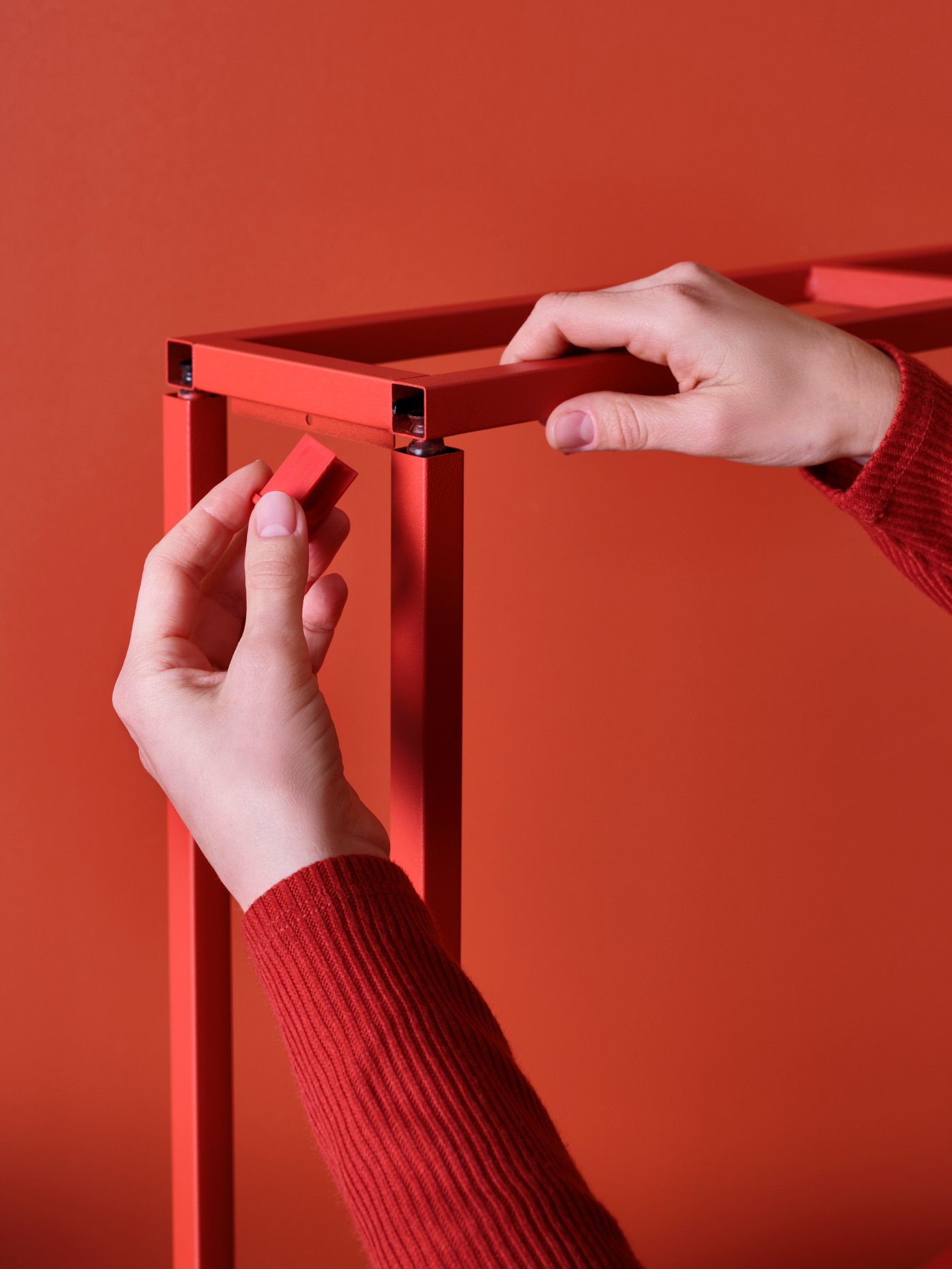 A red-orange ENHET wall fr w shelves