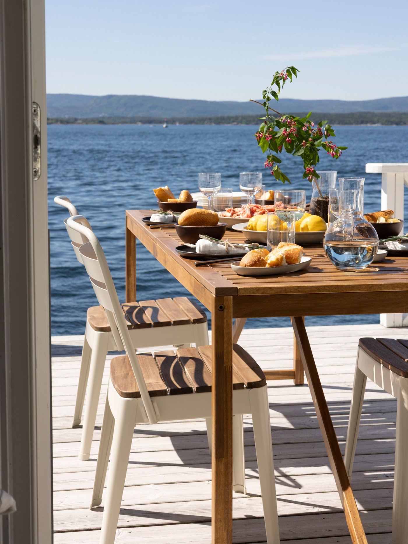 An in/outdoor beige/acacia NORRMANSÖ chair, outdoor outside