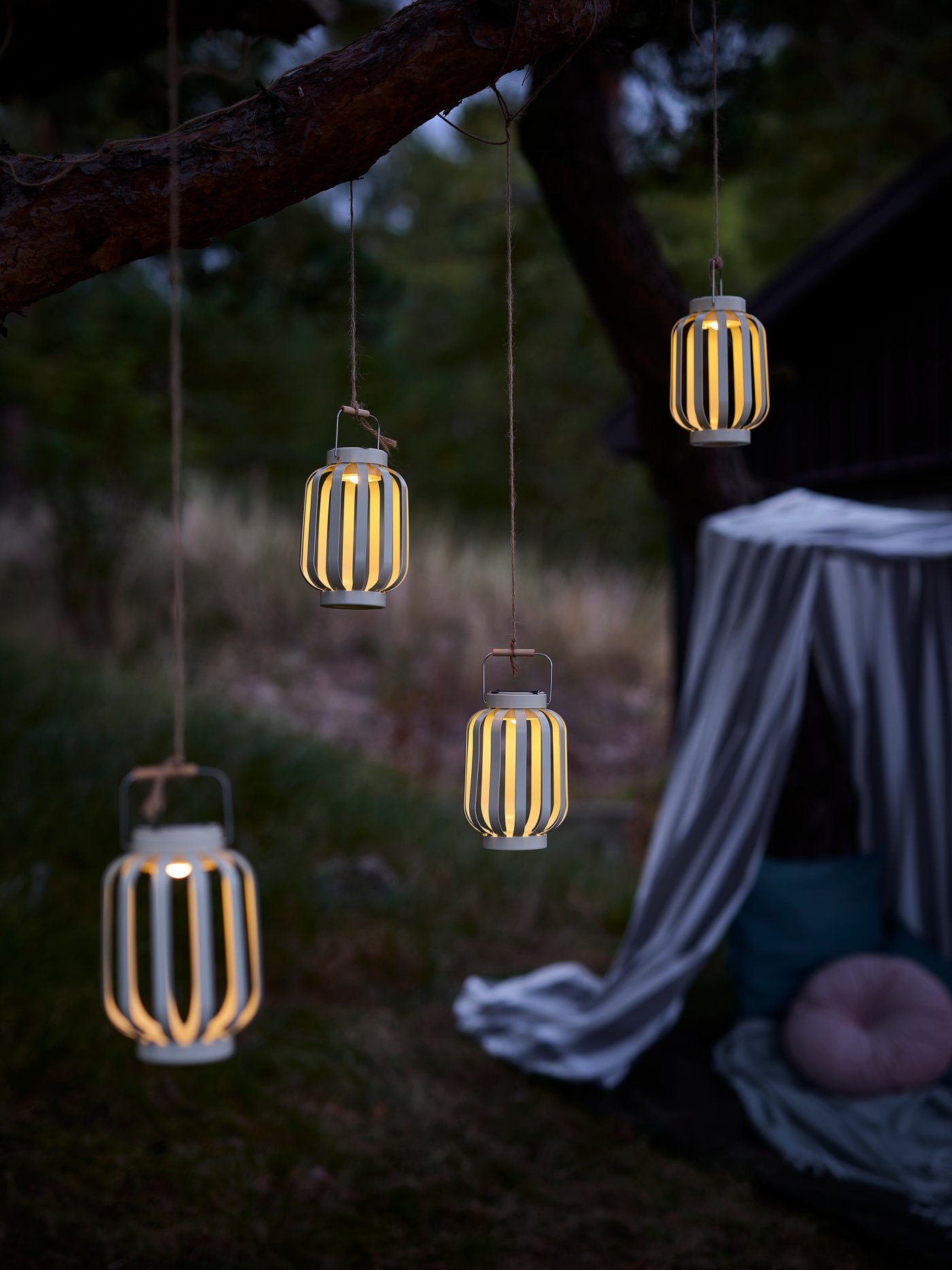 A beige/stripe SOLVINDEN LED solar-powered table lamp