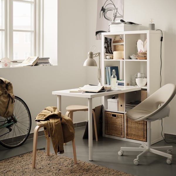 A rattan BRANÄS basket in the home office