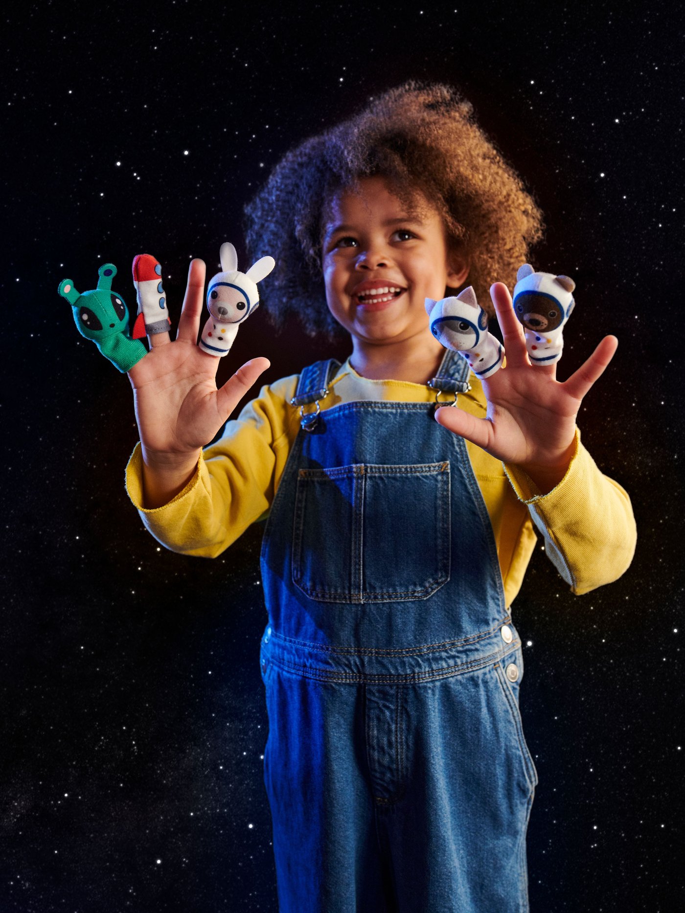 Ein mehrfarbiges AFTONSPARV 5-teiliges Fingerpuppen-Set
