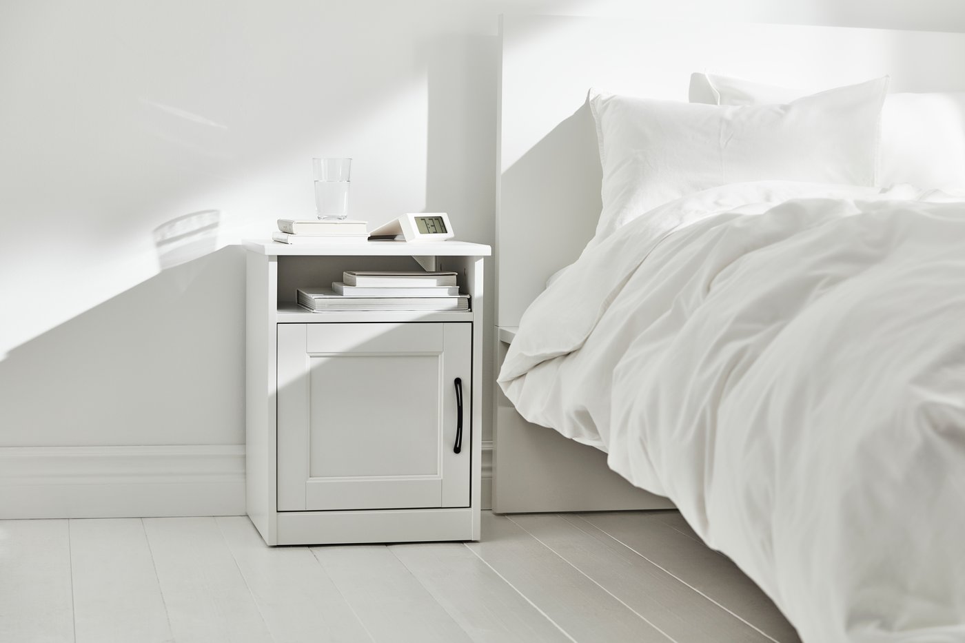 A white SONGESAND bedside table in the bedroom