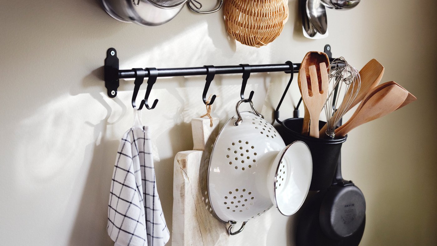 A beech RÖRT spoon in the kitchen