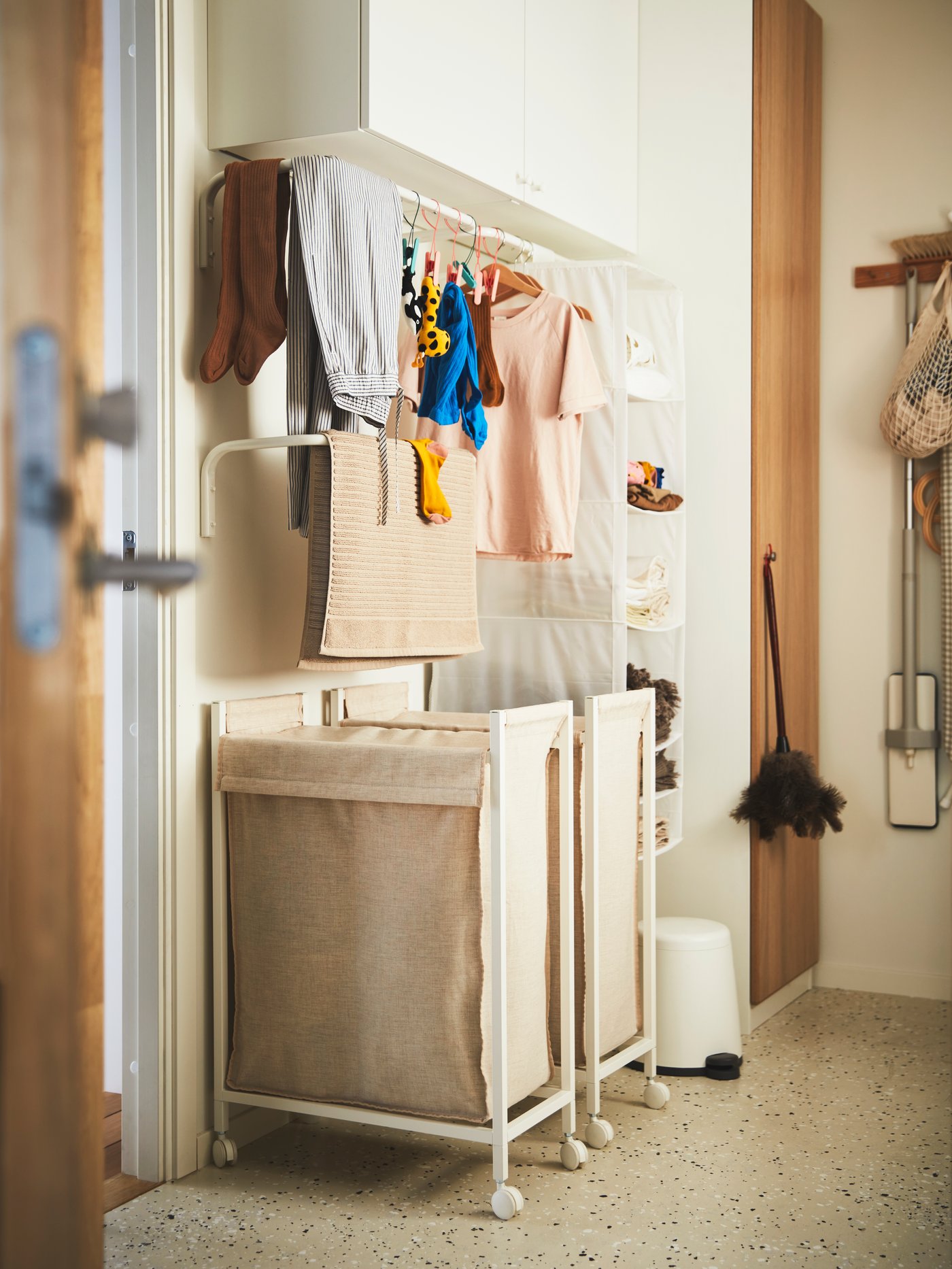 A natural HÄNGA children's coat-hanger in the bathroom
