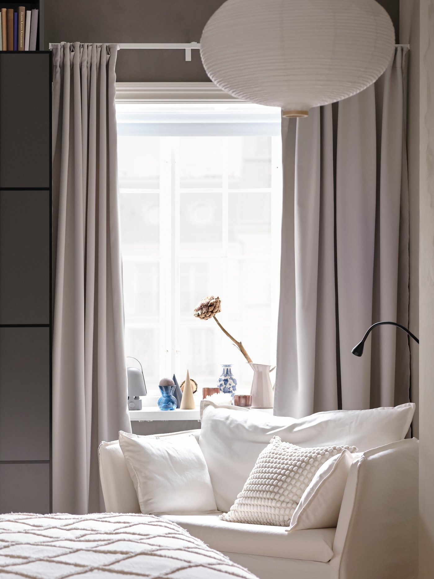 A natural NYPONLUGGMAL duvet cover and 2 pillowcases