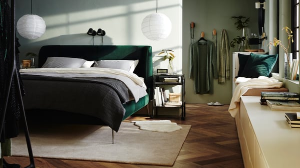 sofá cama en una sala