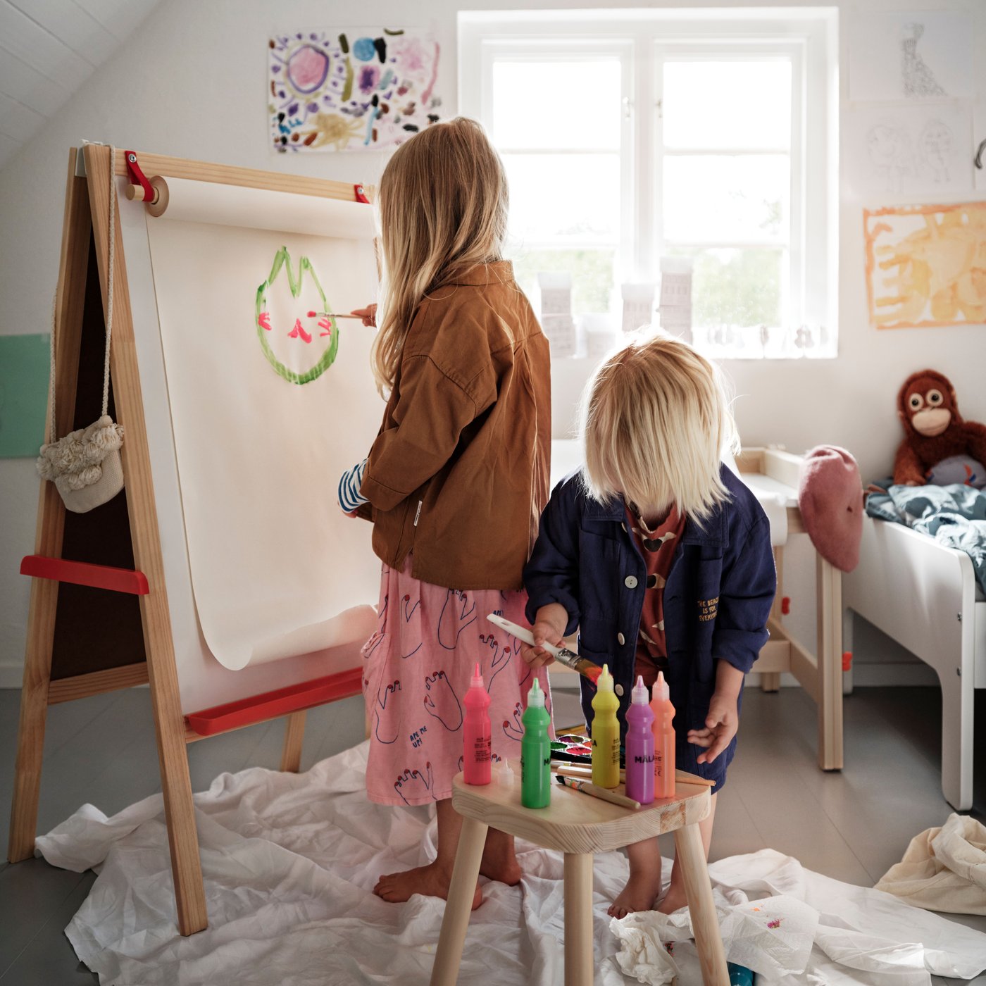 MÅLA schildersezel in zachthout in een kinderkamer