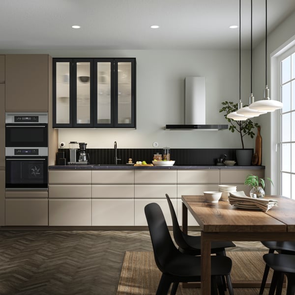 A dark grey PERSILLADE plant pot in the kitchen