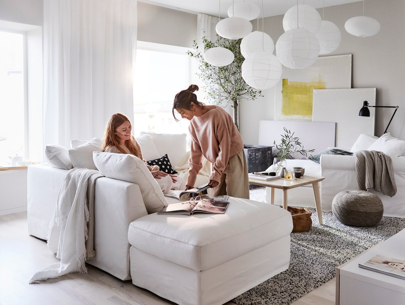 A white VINDUM rug, high pile