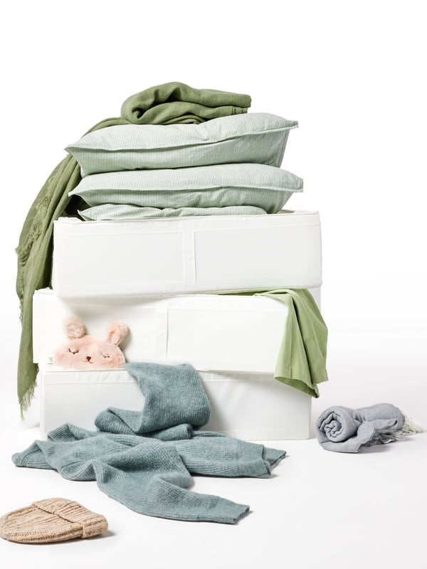 A grey-green DYTÅG throw