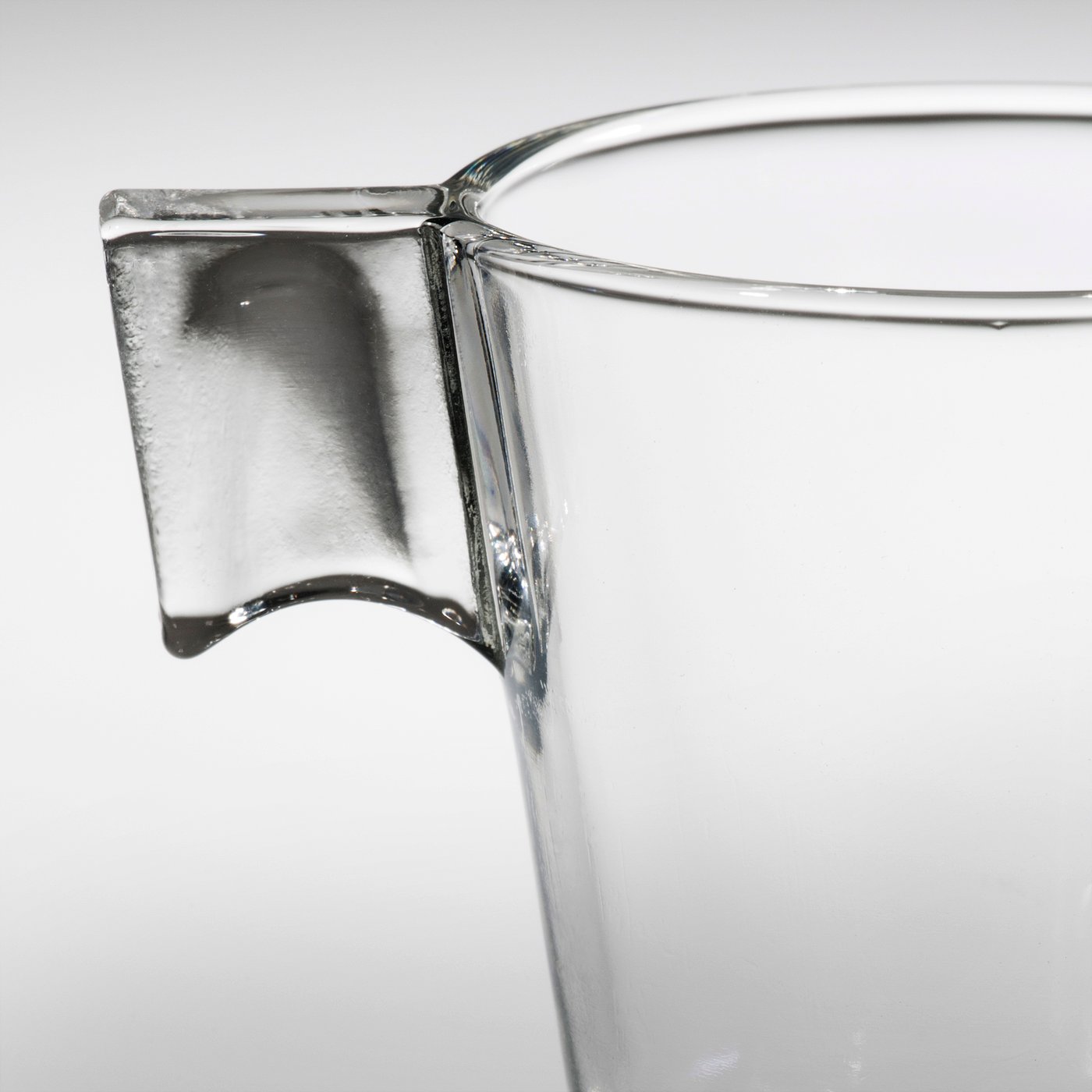 A clear glass GOTTFINNANDE espresso cup