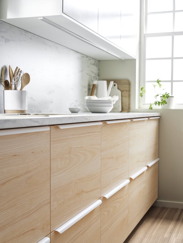 A white VEDDINGE door in the kitchen