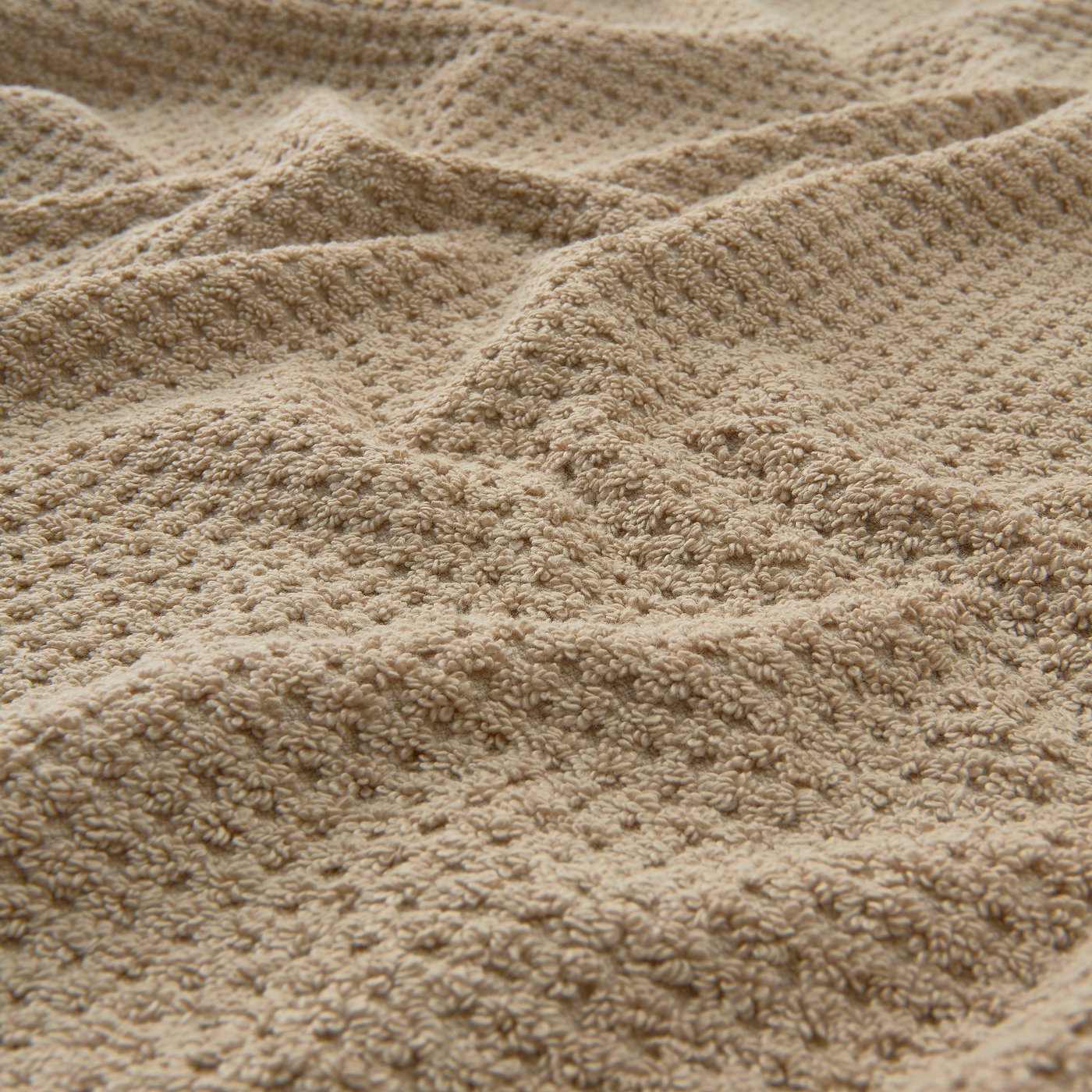 En beige GULVIAL handduk.