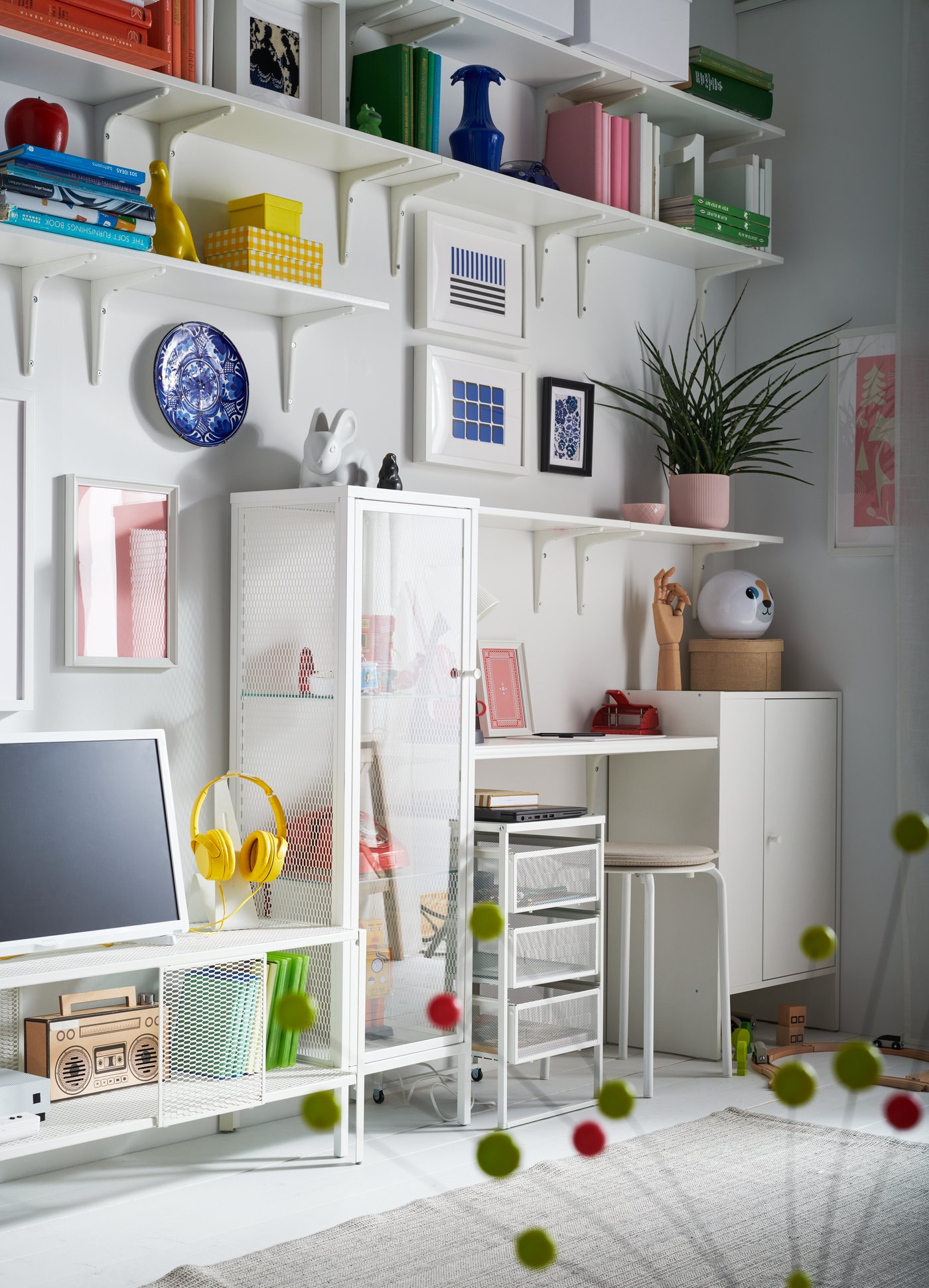 A white BAGGEBO cabinet with door in the living room