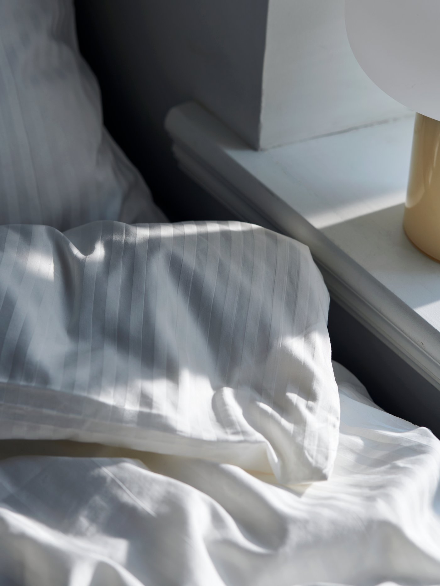 A white NATTJASMIN duvet cover and pillowcase in the bedroom