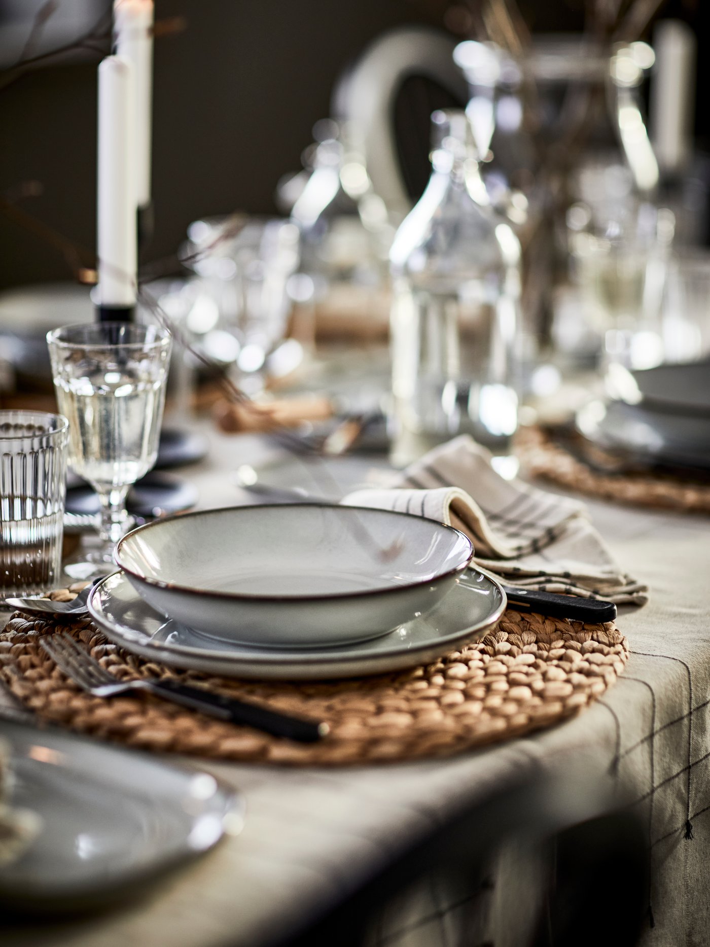 A dark grey/natural VÅRARV napkin in the dining room