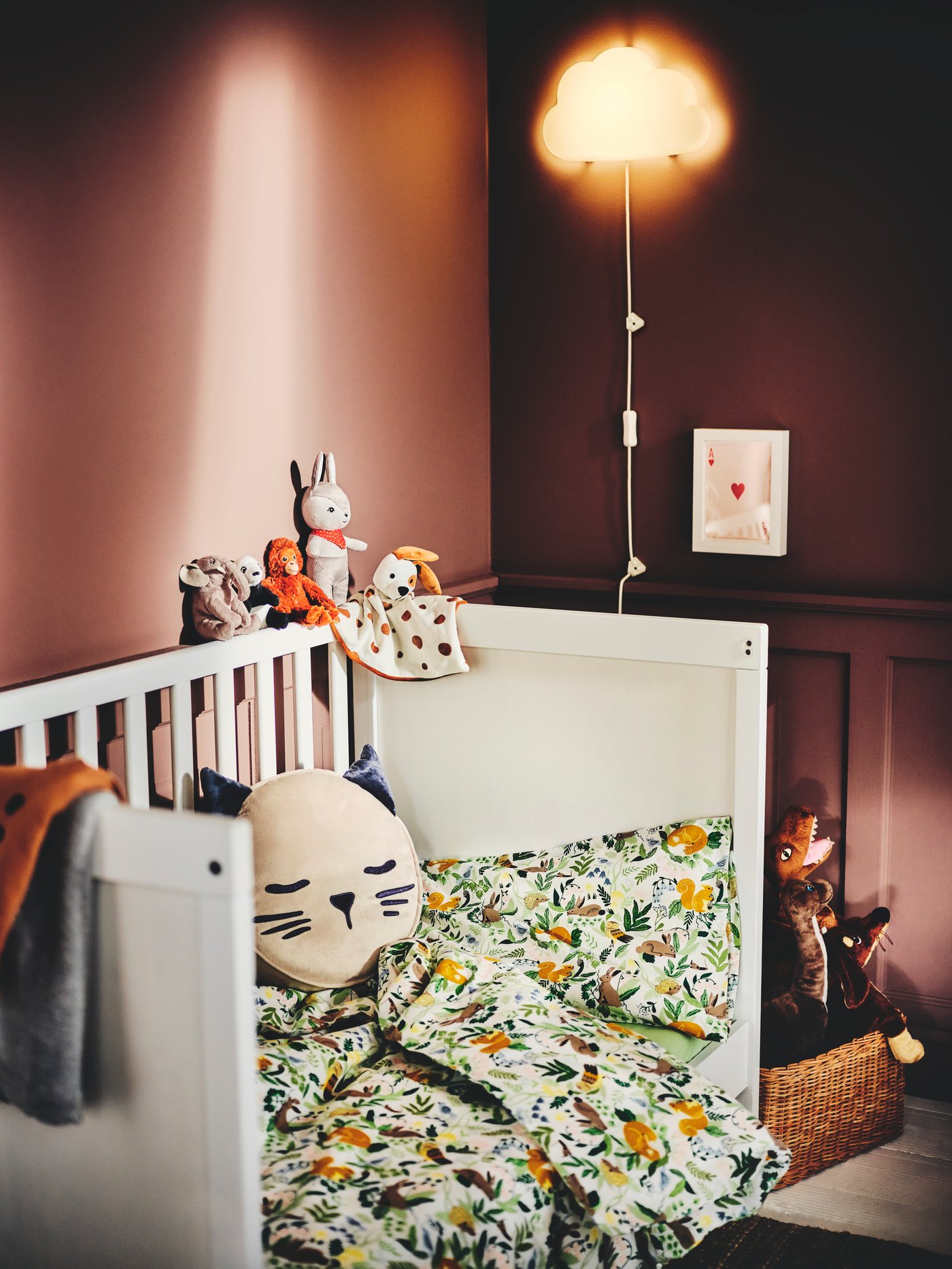 A forest animal pattern/multicolour TROLLDOM 3-piece bedlinen set for cot