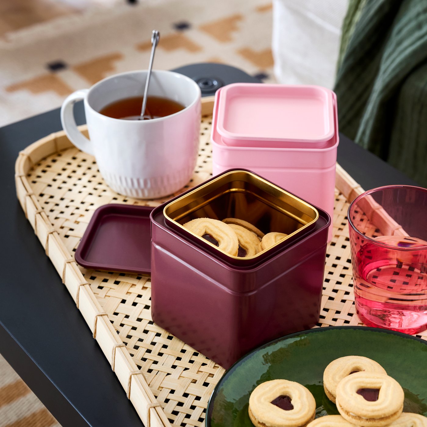 A brown-red/pink for coffee/tea BLOMNING tin with lid