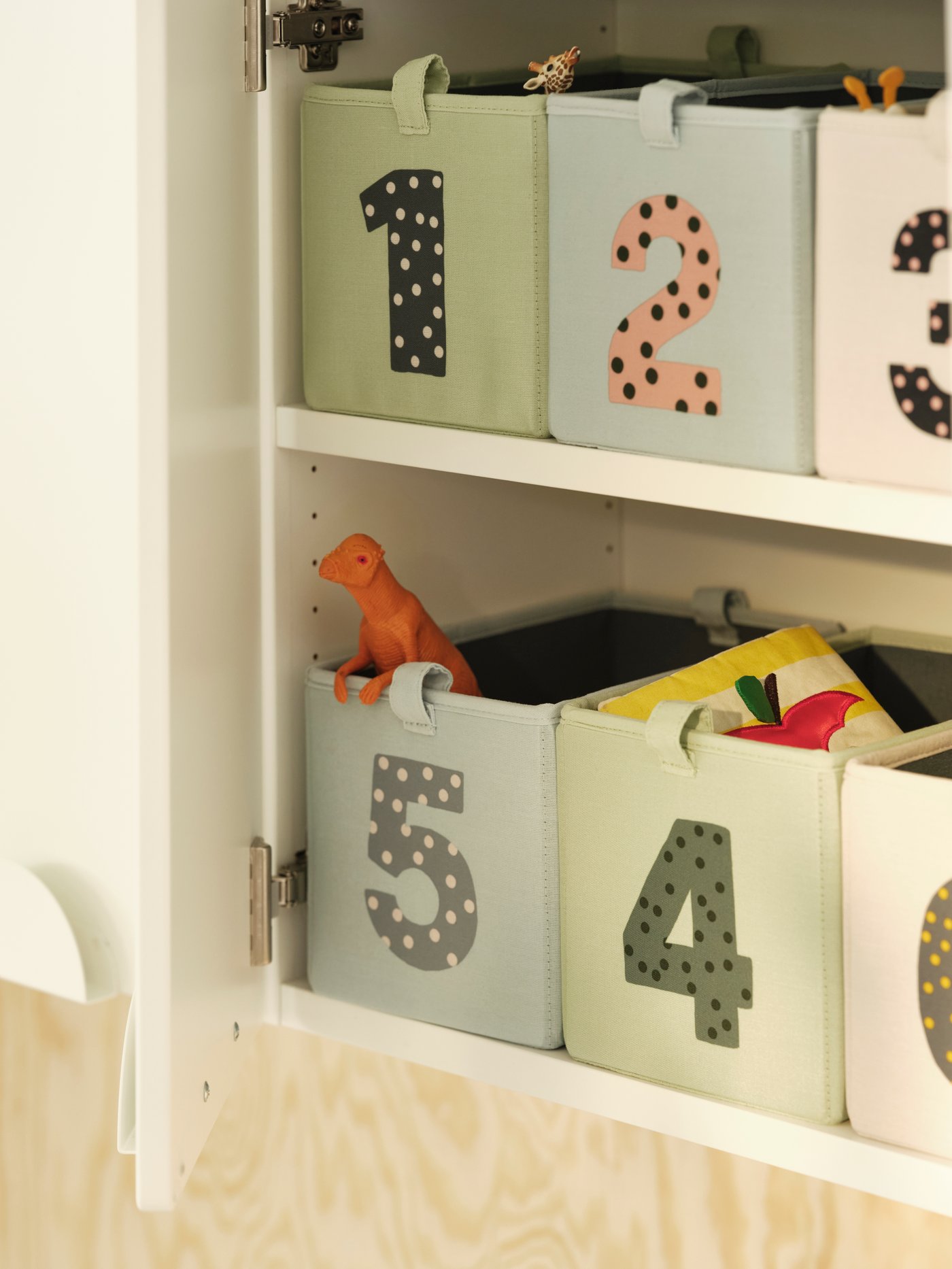 A green blue/beige BARNDRÖM box in the childrens room