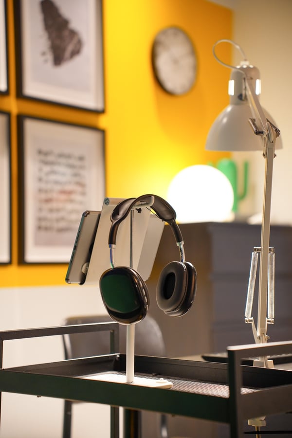 A HAVREHOJ holder for tablet