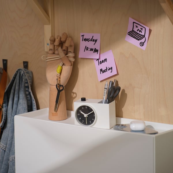 A white ÖKENMARSVIN alarm clock