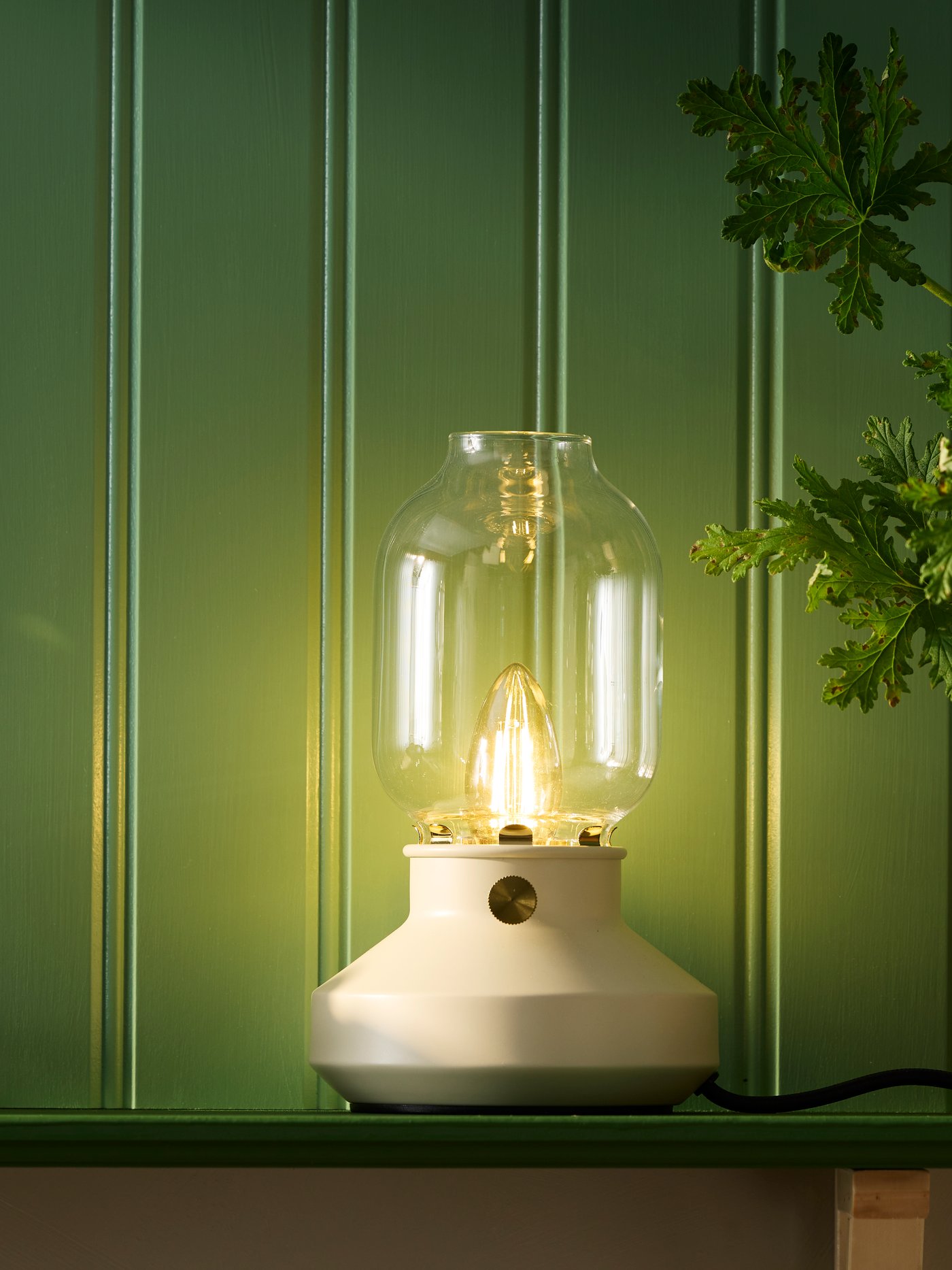 A dimmable beige TÄRNABY table lamp