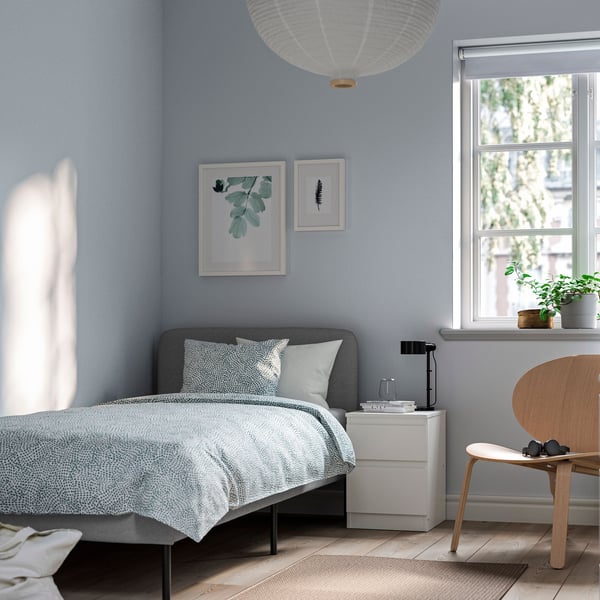 A white/blue TRÄDKRASSULA duvet cover and pillowcase