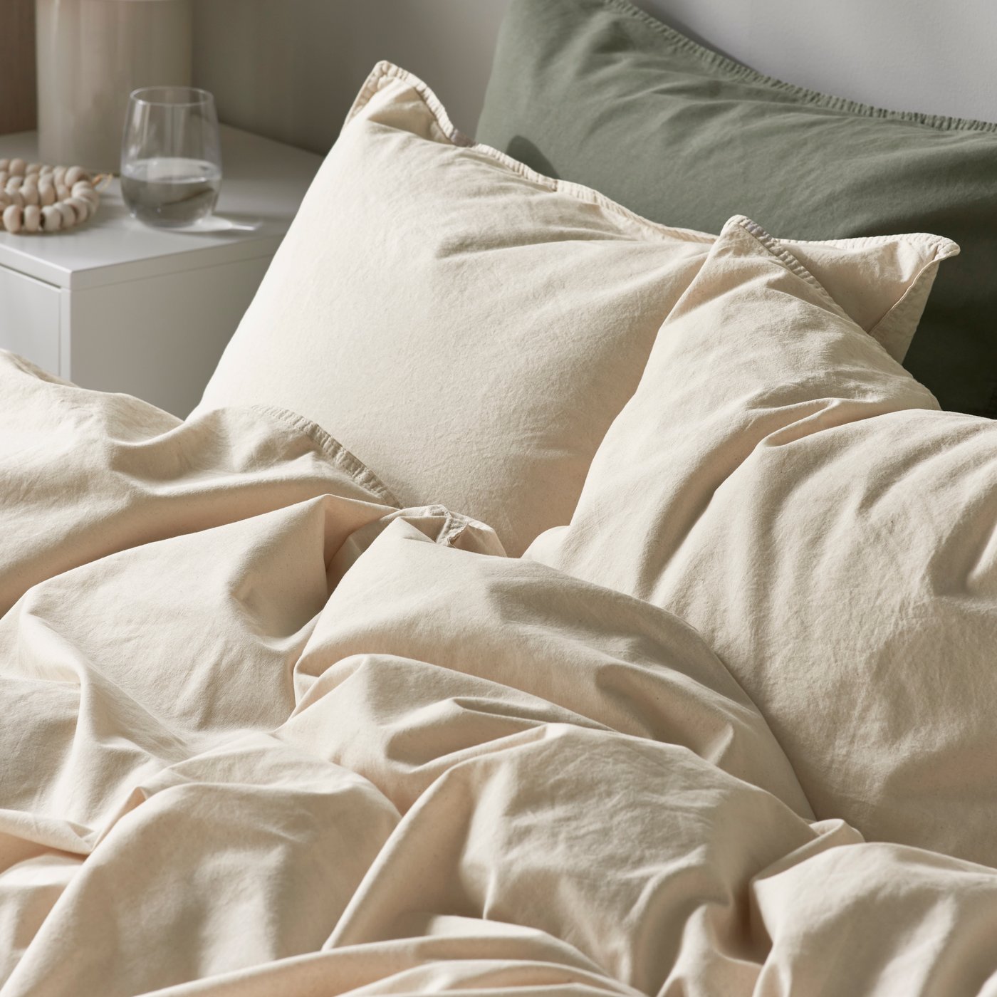 A natural ÄNGSLILJA duvet cover and 2 pillowcases in the bedroom