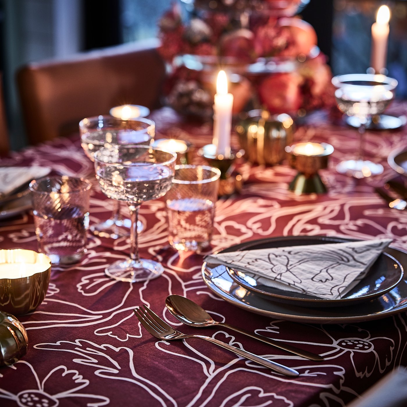 A rose-gold colour FÖRNUFT 24-piece cutlery set