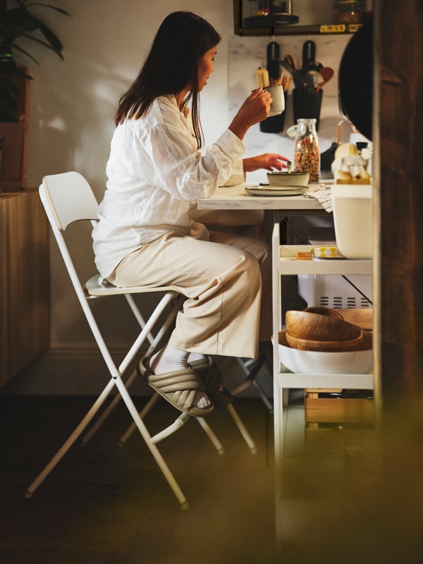 A white/white FRANKLIN bar stool with backrest, foldable