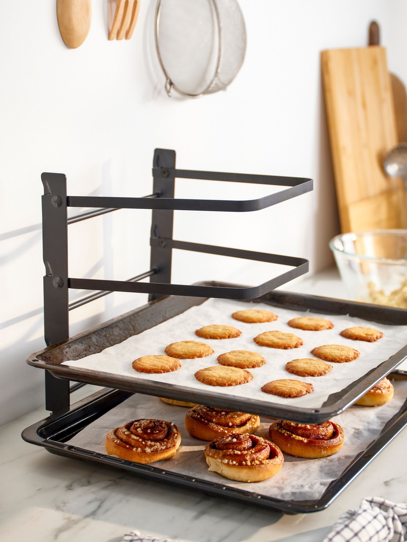 A foldable black SVARTABBORRE baking sheet rack