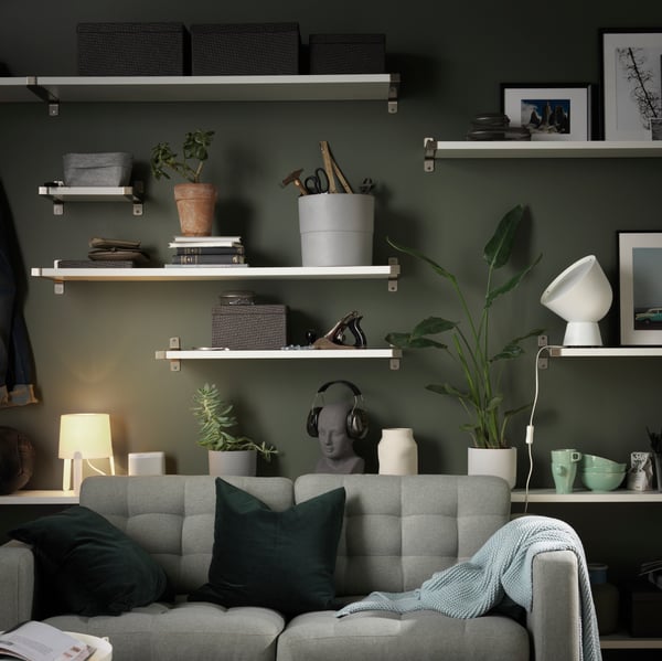 A white BERGSHULT shelf in the living room