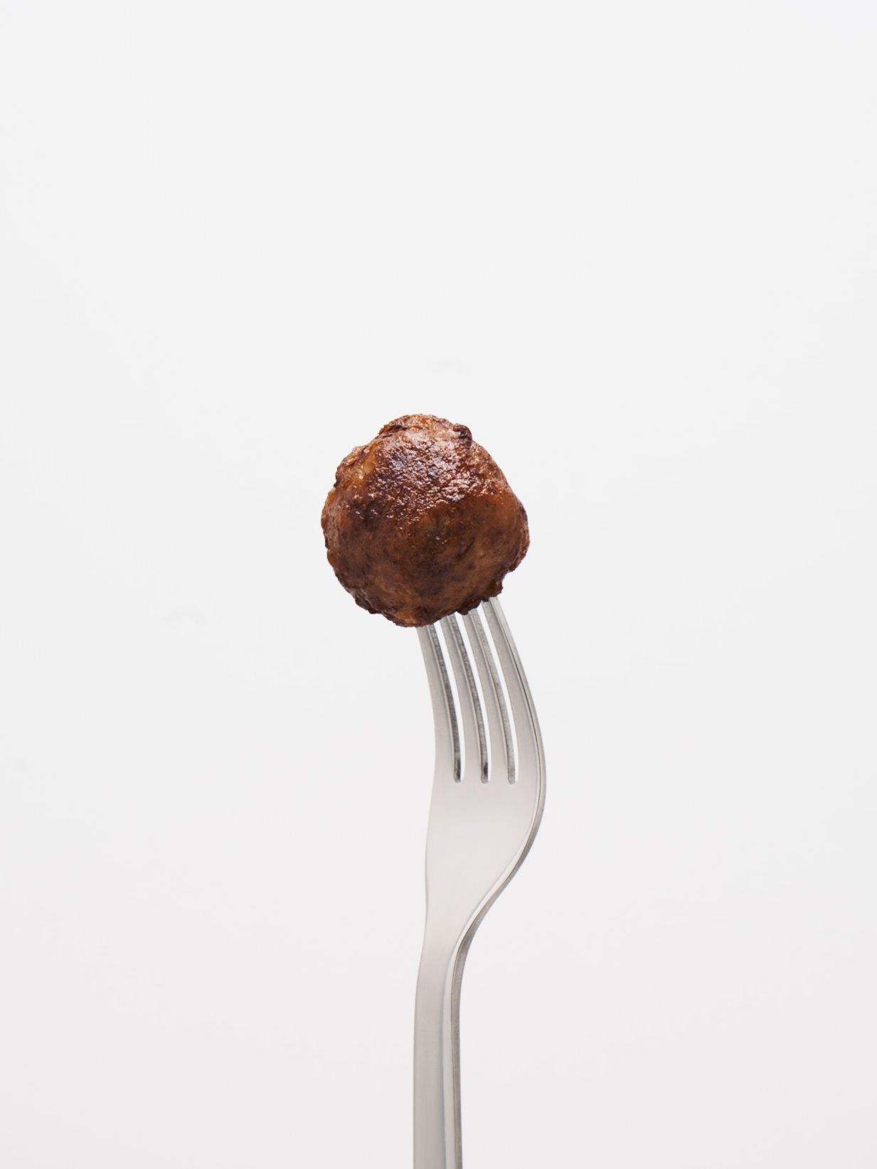 Albóndigas de proteína vegetal HUVUDROLL congeladas en la cocina