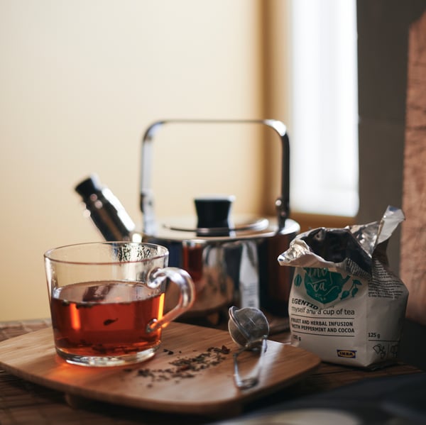 A calm morning tea moment with the METALLISK kettle and IKEA 365+ mug.
