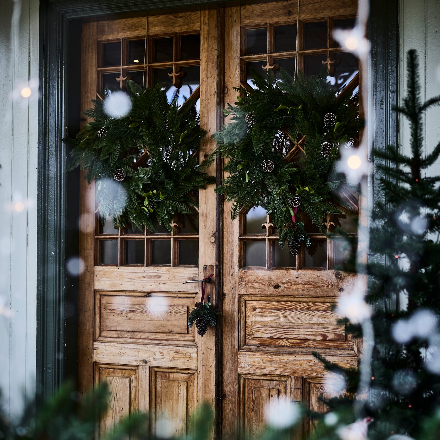 An in/outdoor green VINTERFINT artificial Christmas garlands