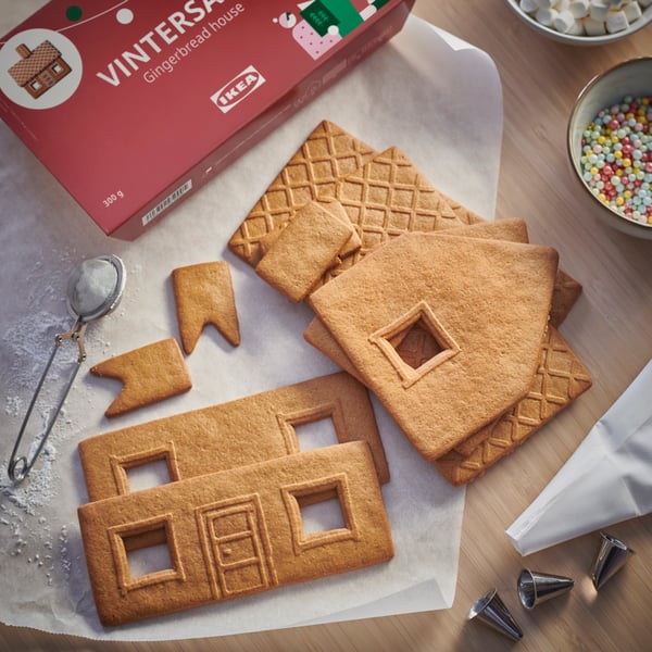 A VINTERSAGA gingerbread house