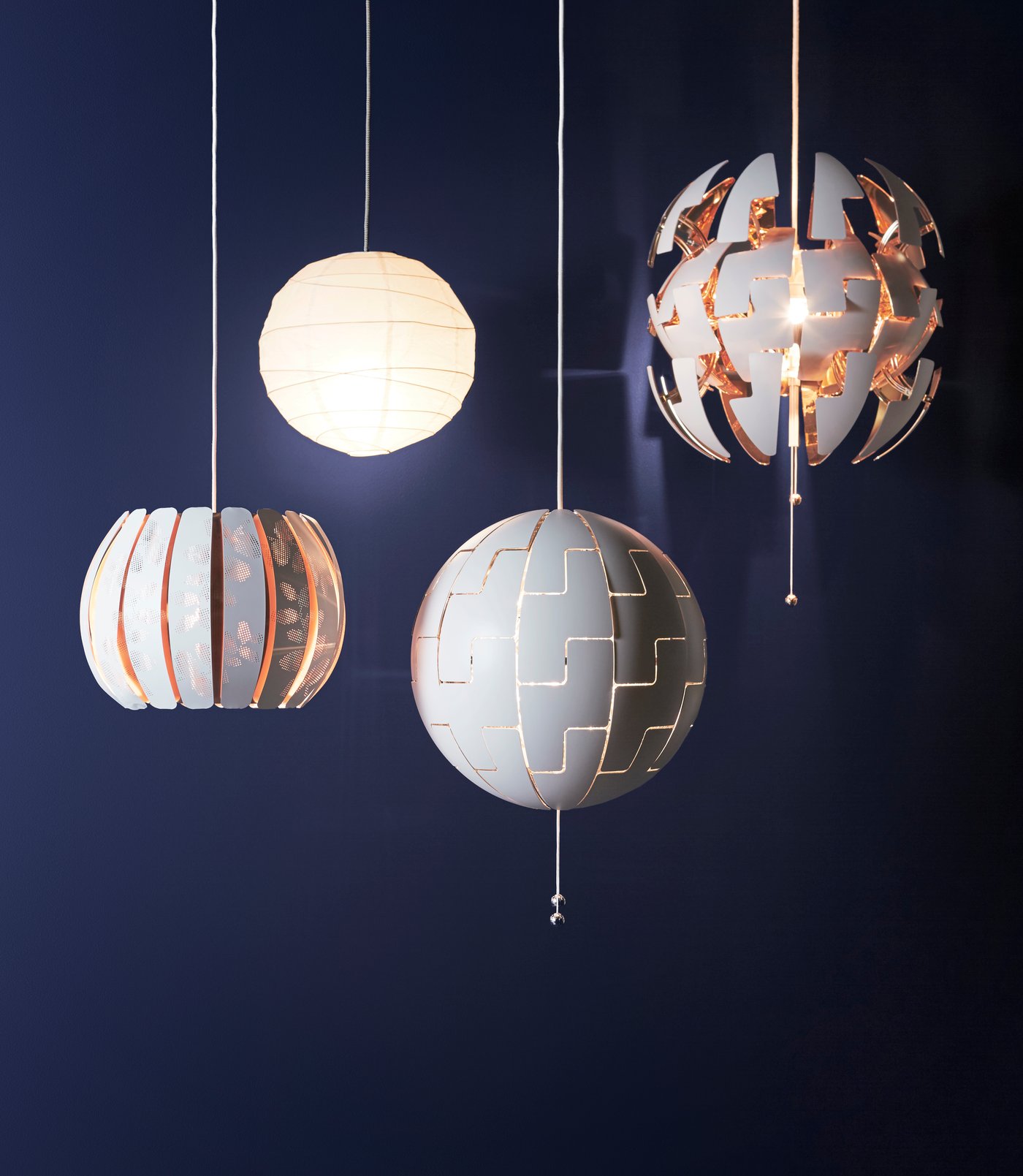 A white/copper-colour ÖVERUD lampshade