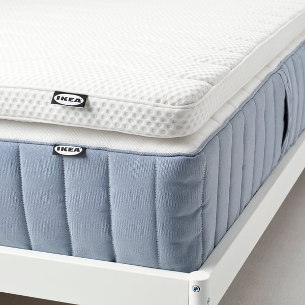 Un protège-matelas NORRSELE blanc
