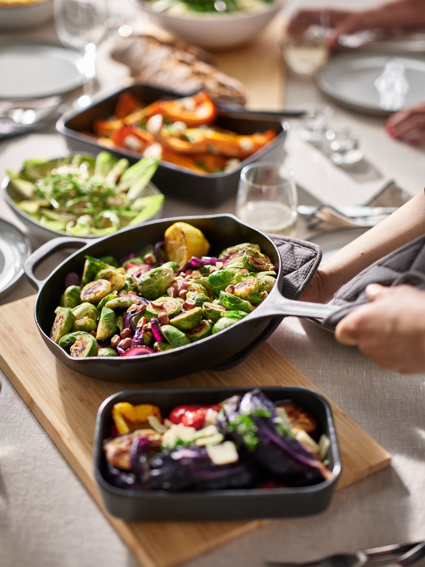 chopping board with knife and cooking pan