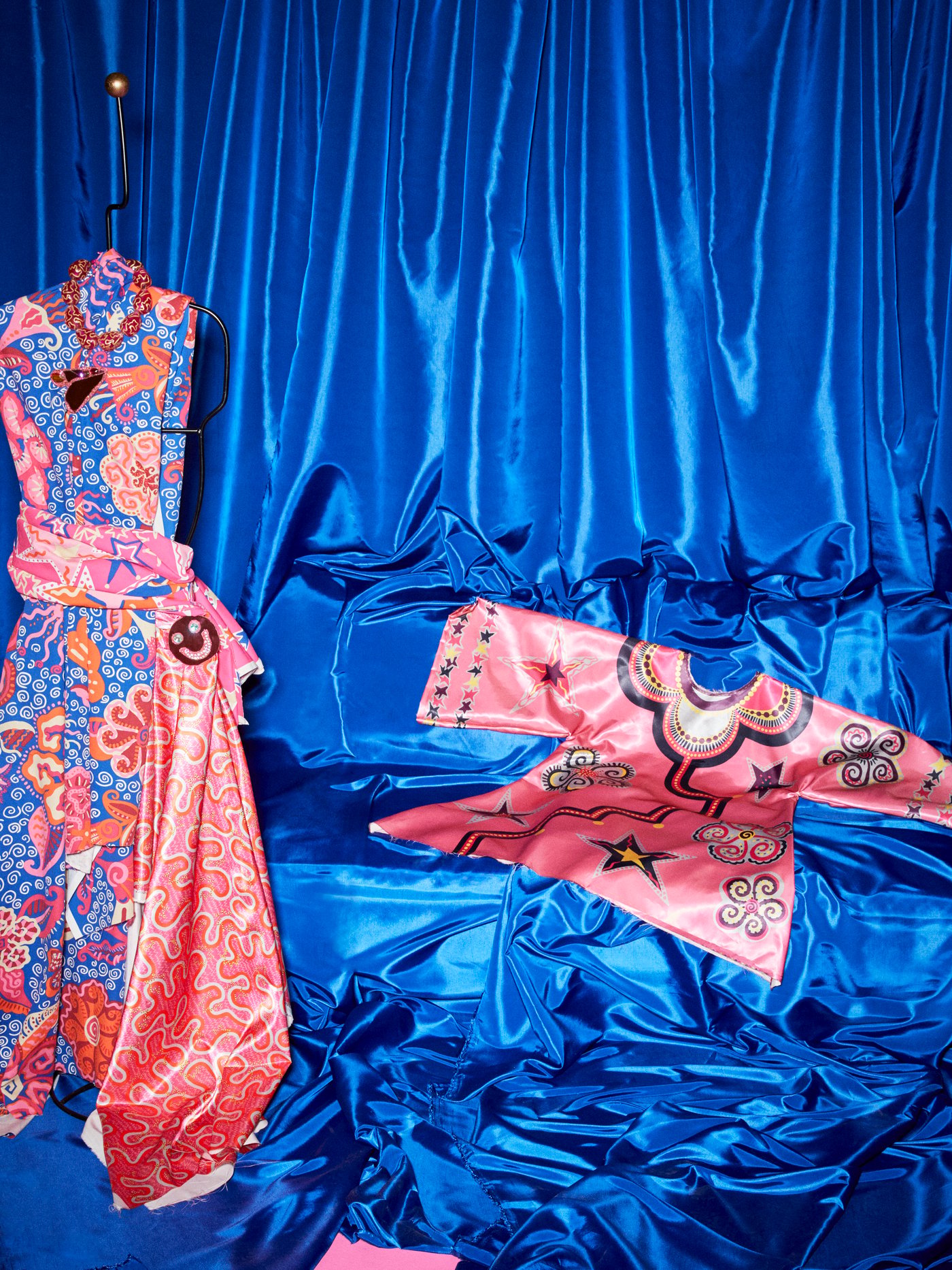 KARISMATISK pre-cut fabric is made into a dress on a mannequin; a kaftan made from KARISMATISK pre-cut fabric is in the back.