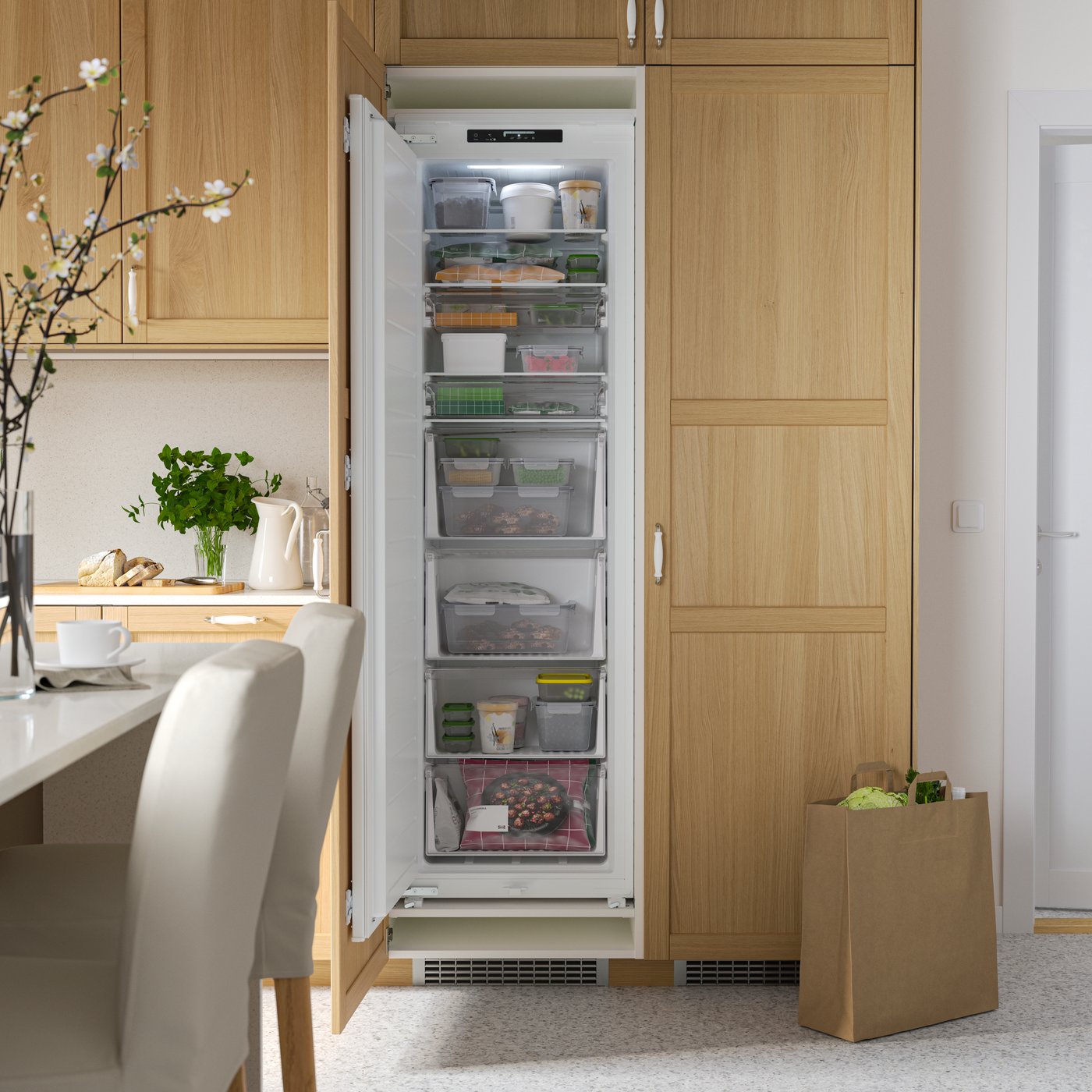 Ein integrierter FORSNÄS-Gefrierschrank von IKEA 700