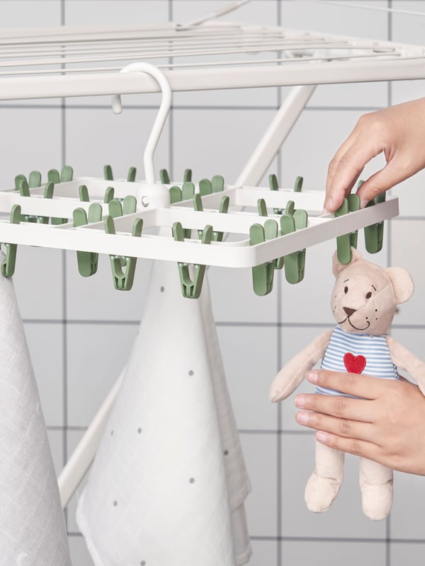 A green SLIBB hang dryer 24 clothes pegs