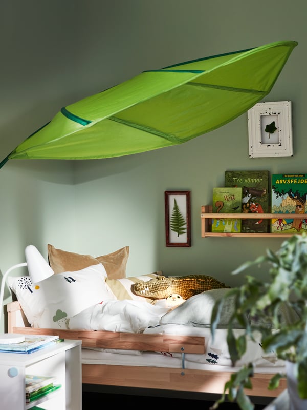 A white/rabbit battery-operated KORNSNÖ LED night light in the childrens room