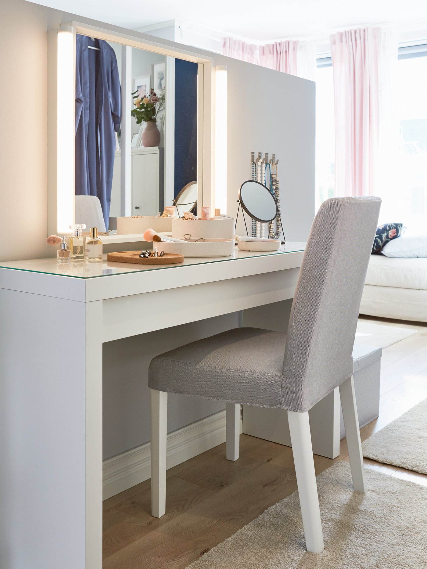 A white RAKSTA LED wall/mirror lamp in the bedroom