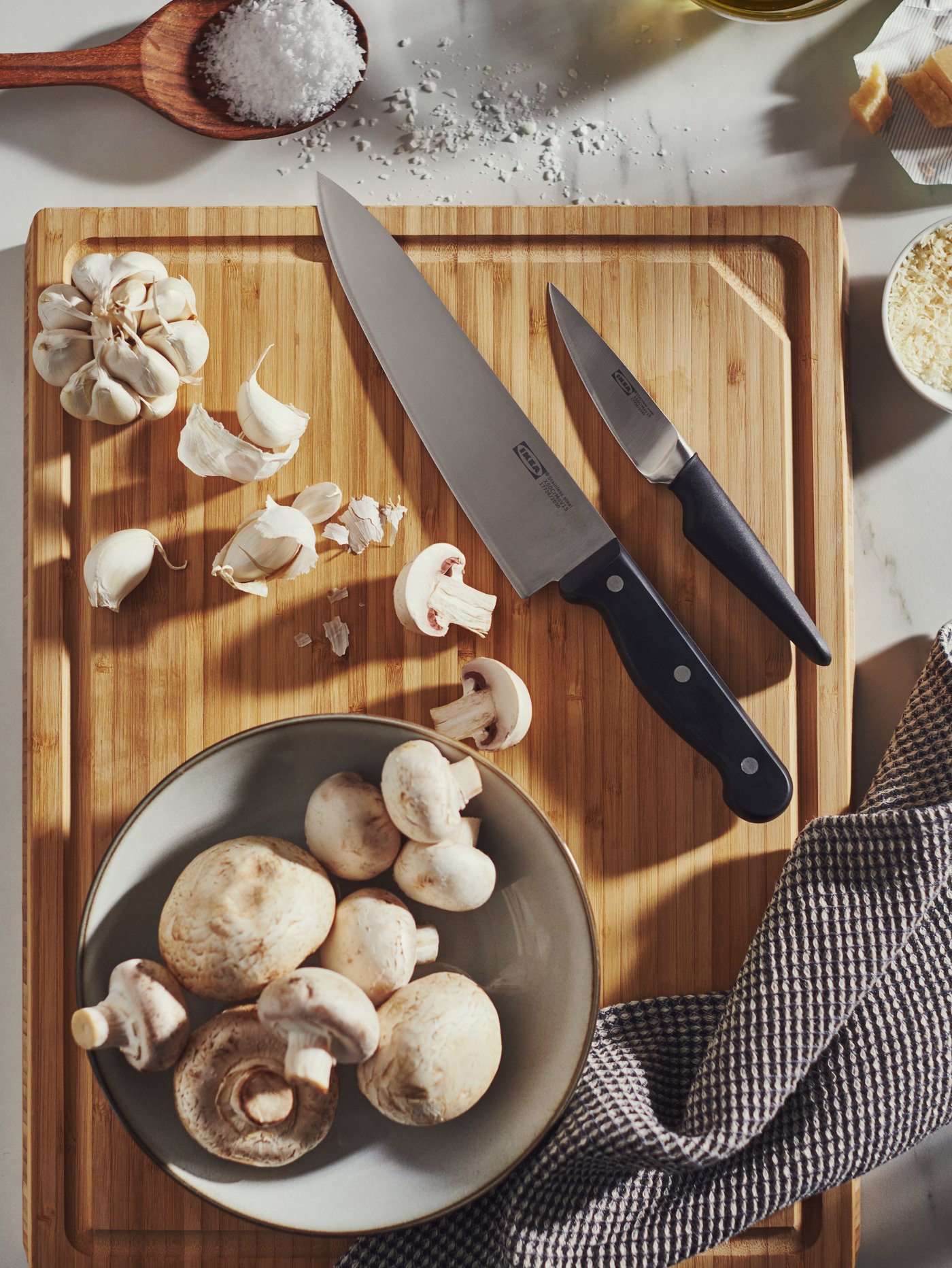 A bamboo APTITLIG butcher's block