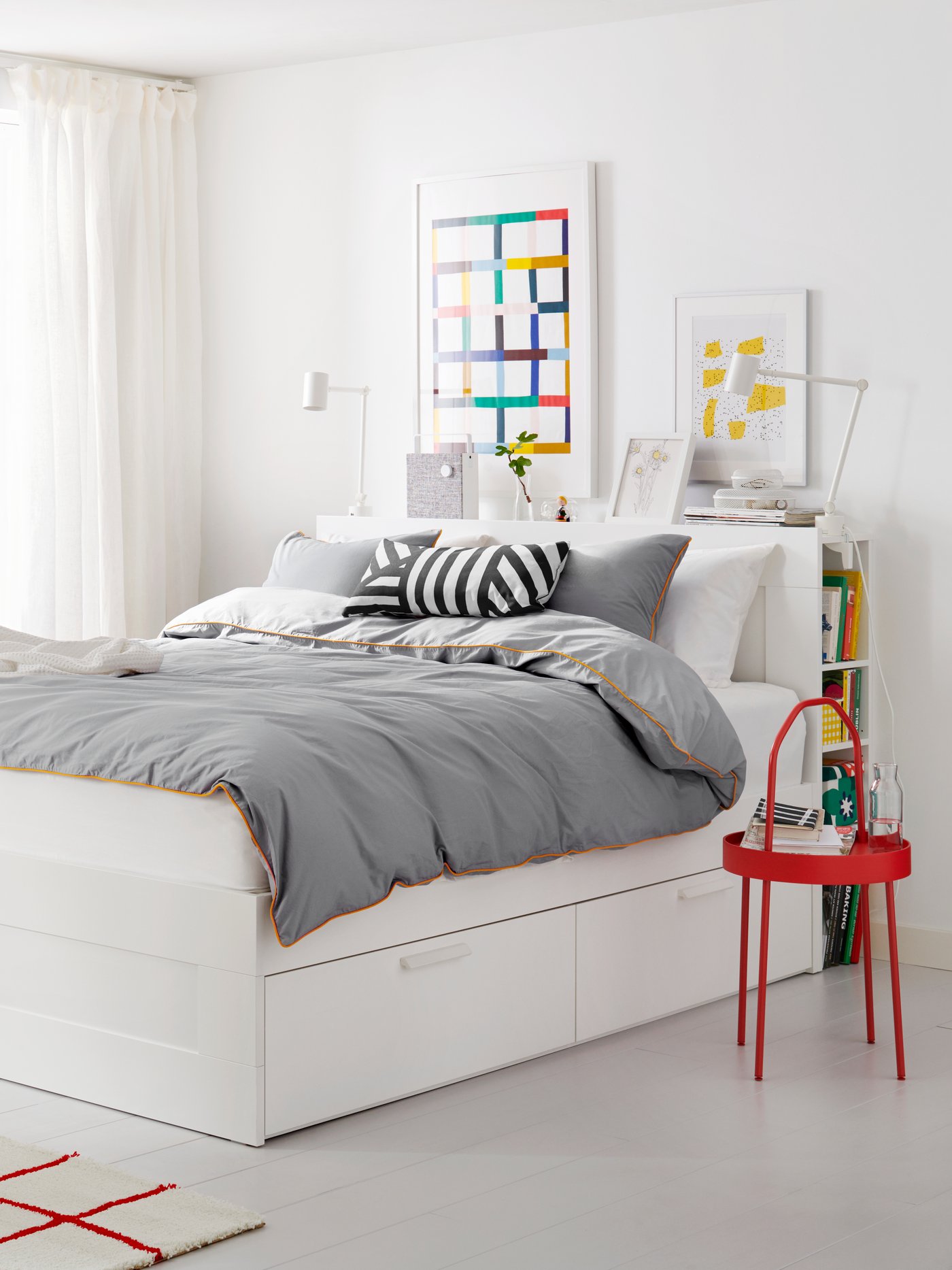 A black/white SKÄRVFRÖ cushion in the bedroom