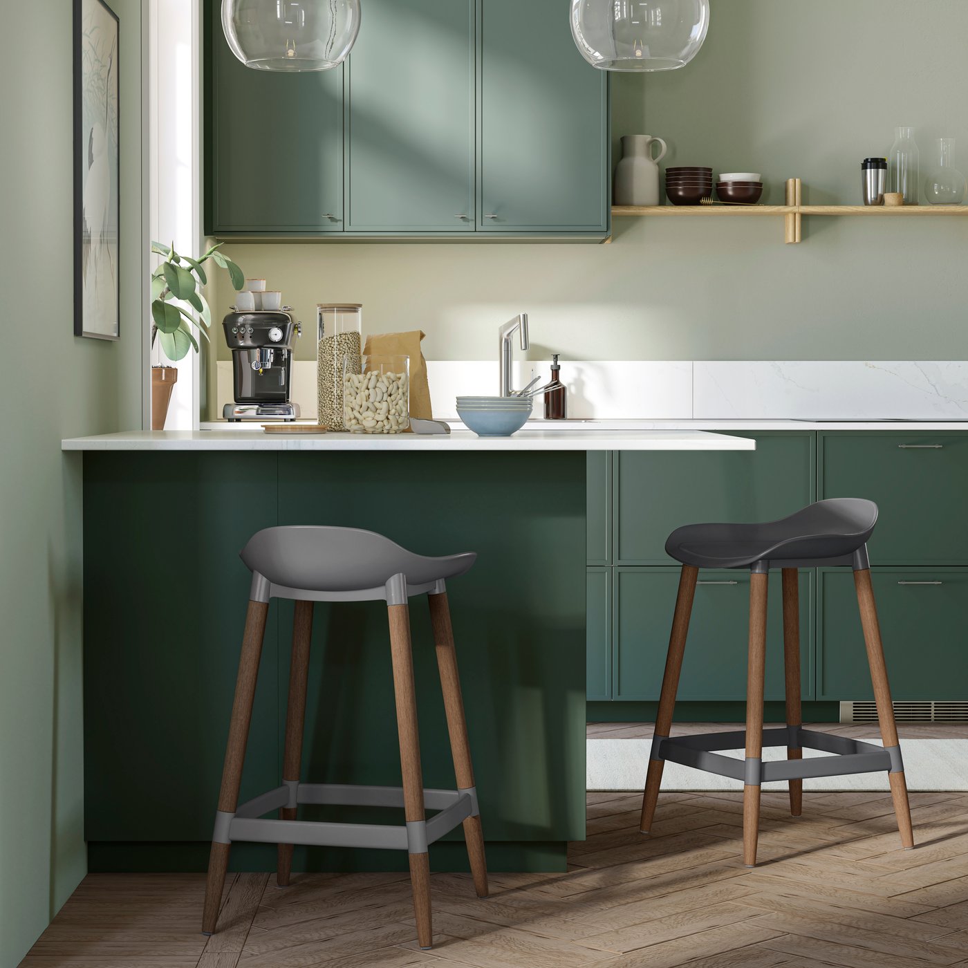 Bar stools & chairs